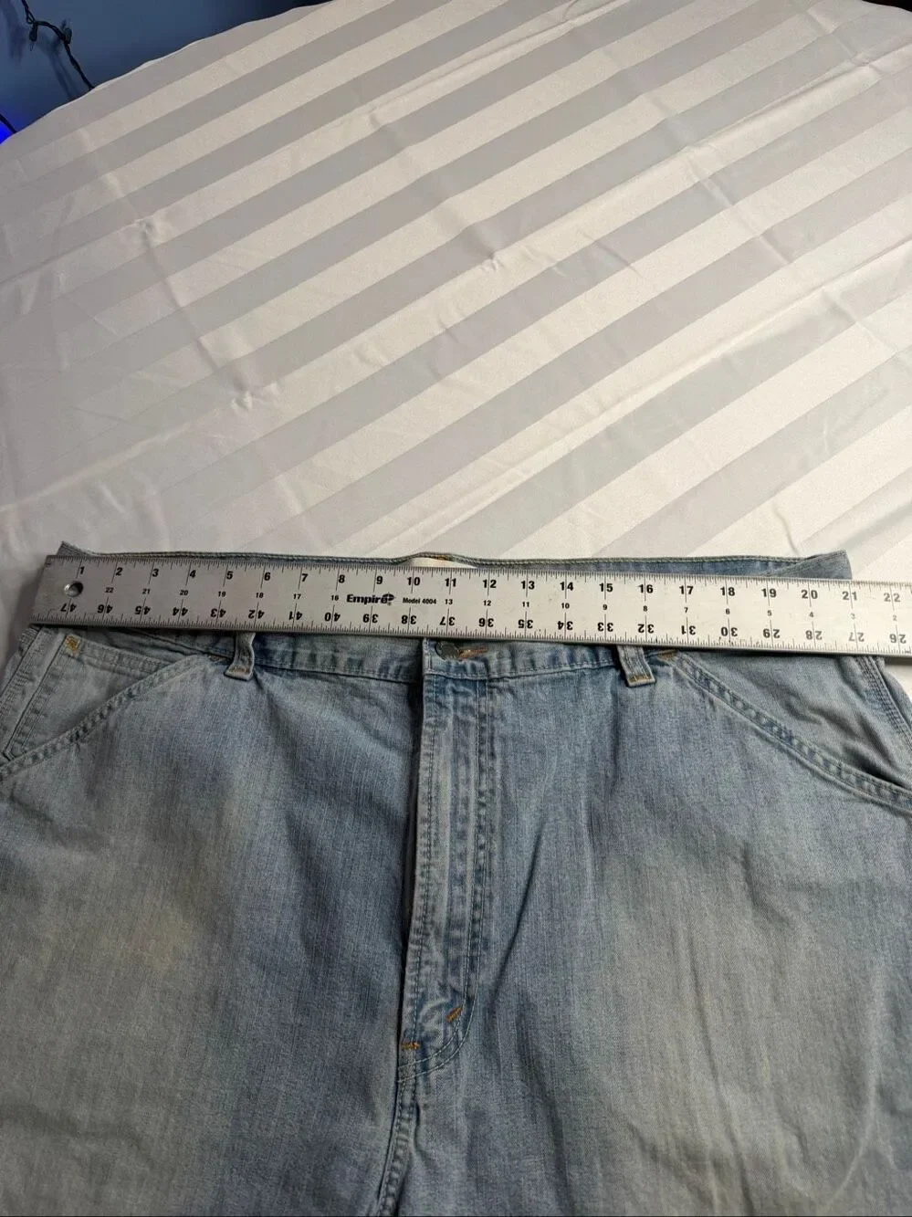 Levi’s Men’s Vintage Y2K Light Wash Carpenter Denim Shorts Size 42